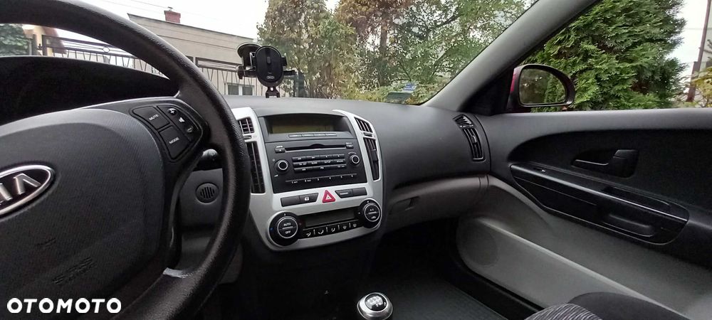 Kia Ceed - 4