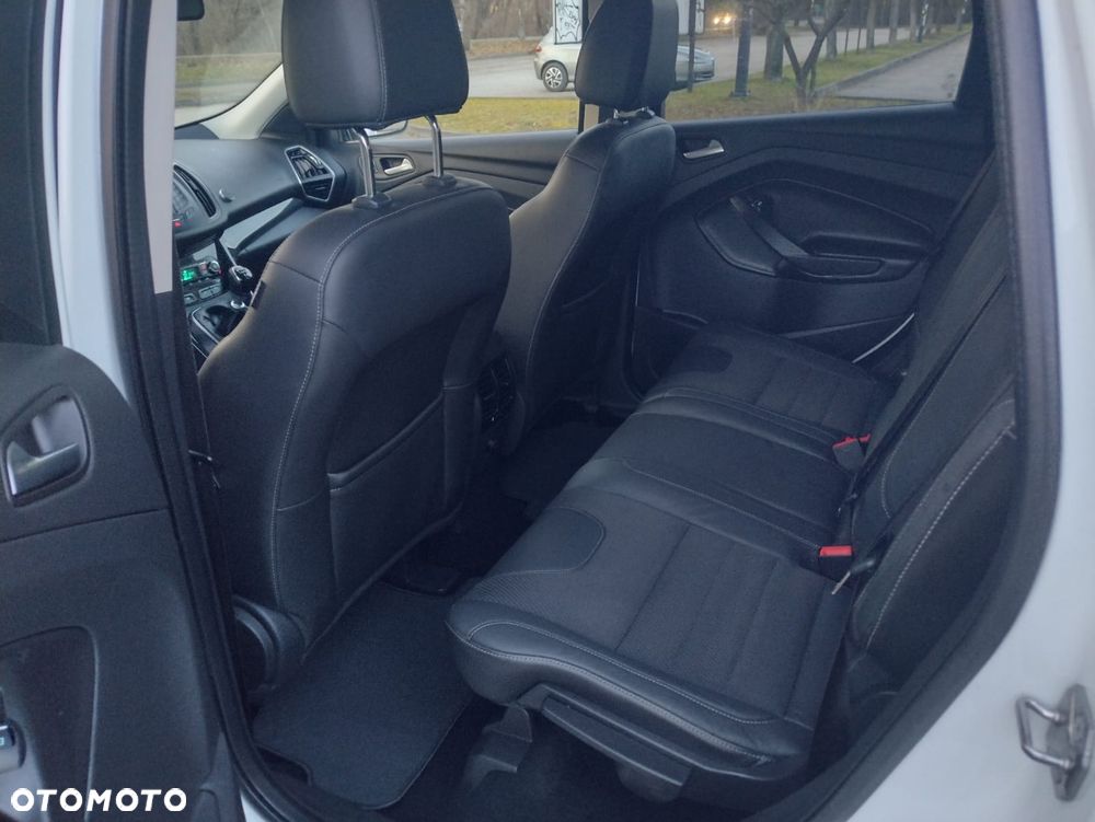 Ford Kuga 2.0 TDCi 2x4 Titanium - 20