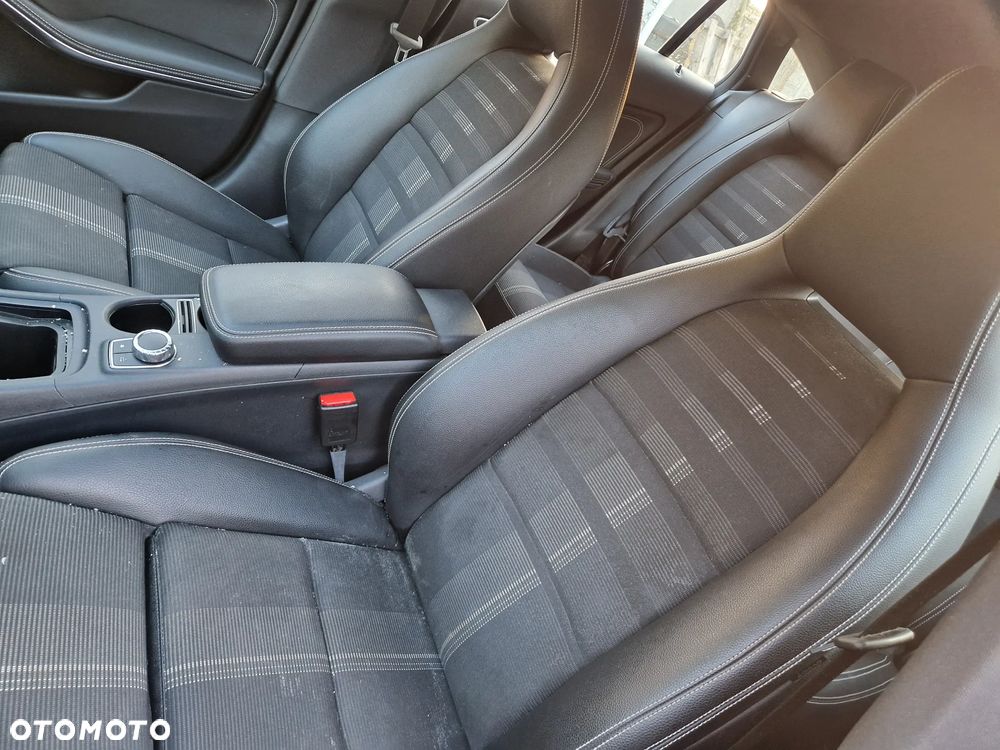 Mercedes-Benz CLA 220 4Matic 7G-DCT UrbanStyle Edition - 7