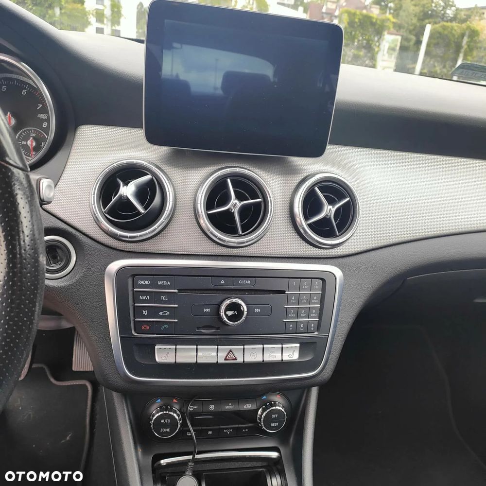 Mercedes-Benz CLA 250 4-Matic - 8