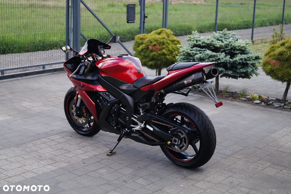 Yamaha R1 - 10