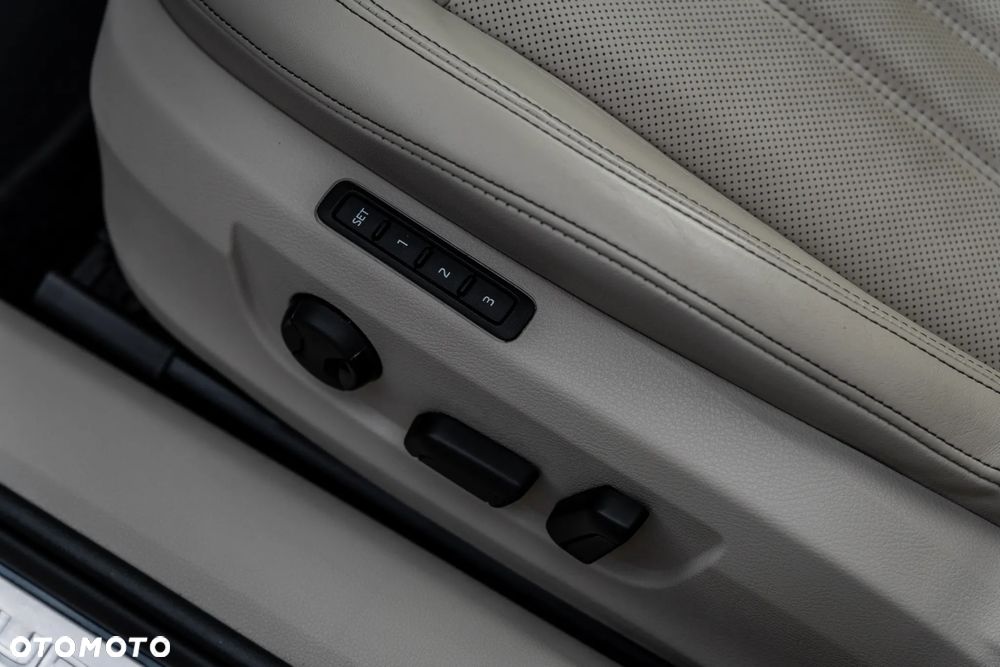 Skoda Superb 2.0 TDI SCR 4x4 L&K DSG - 16