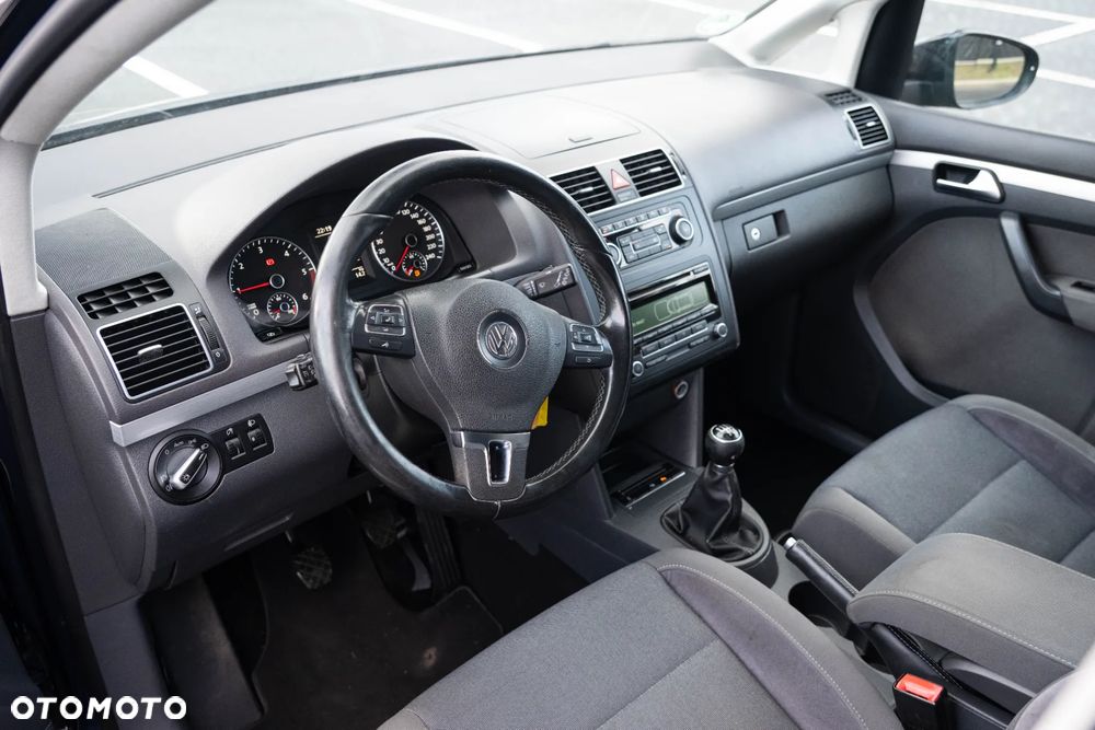 Volkswagen Touran - 13