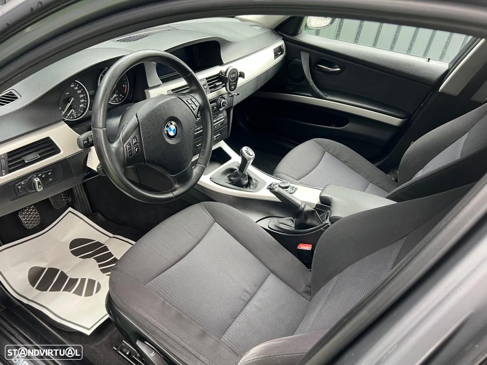BMW 318 d Touring Navigation Sport - 8