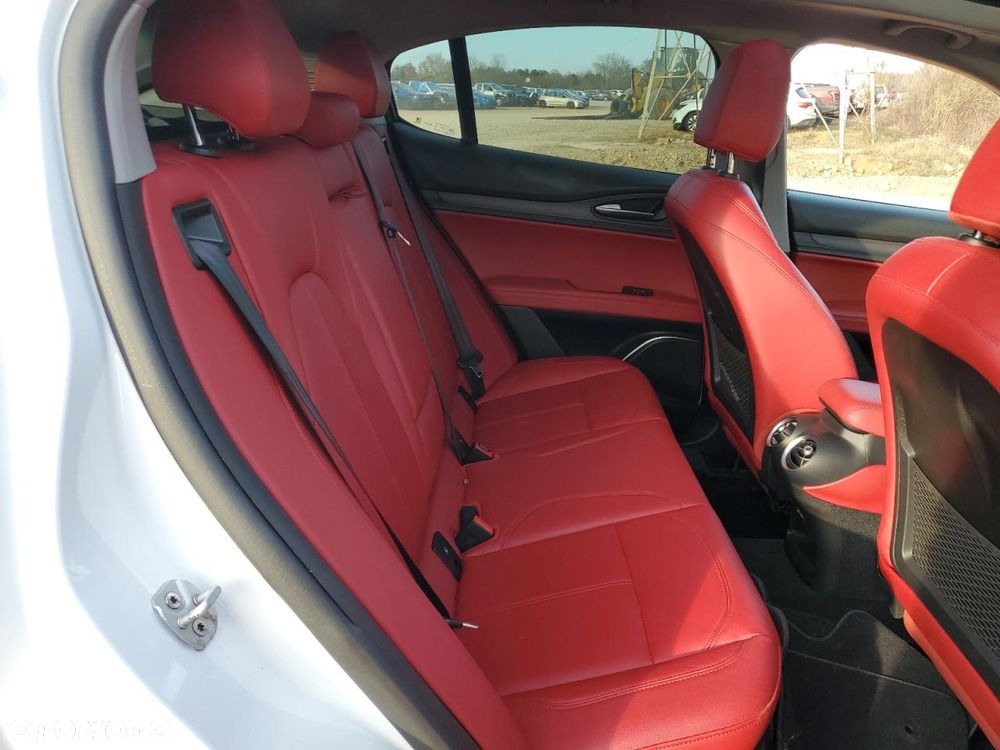 Alfa Romeo Stelvio 2.0 Turbo 16V AT8-Q4 Ti - 10