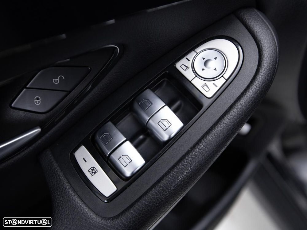 Mercedes-Benz GLC 300 de 4Matic — fotografia 14