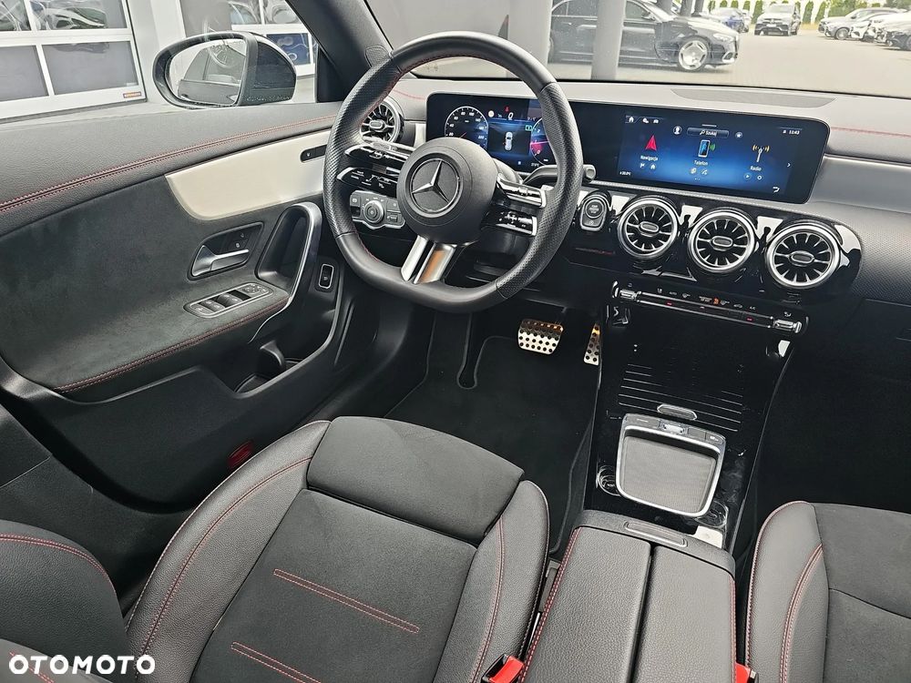 Mercedes-Benz CLA 200 AMG Line 7G-DCT - 15