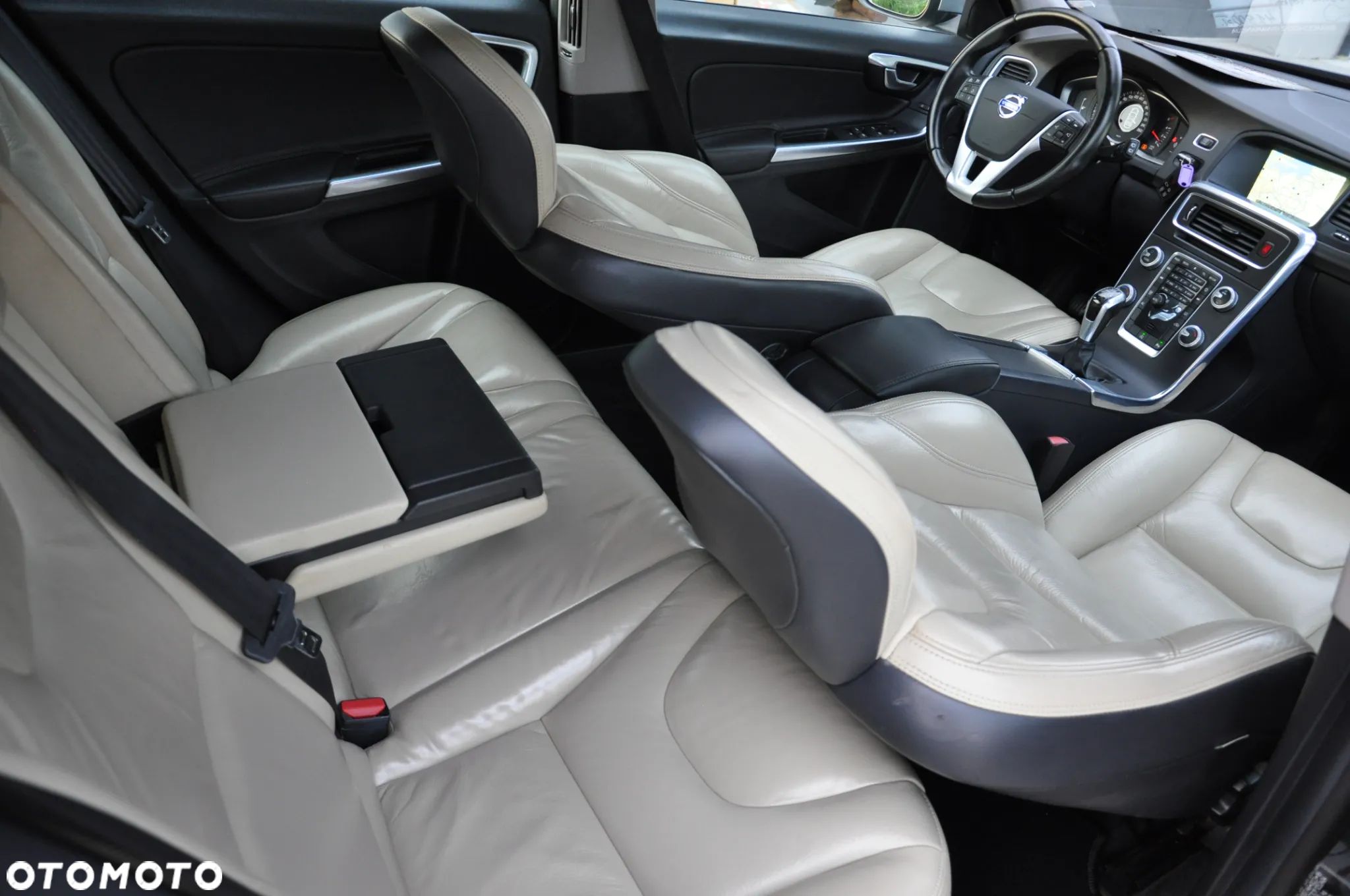 Volvo V60 D4 Drive-E R-Design Summum - 1