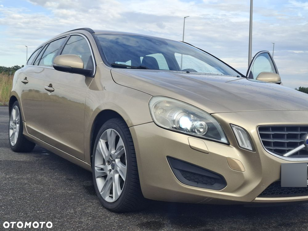 Volvo V60 D3 R-Design - 16