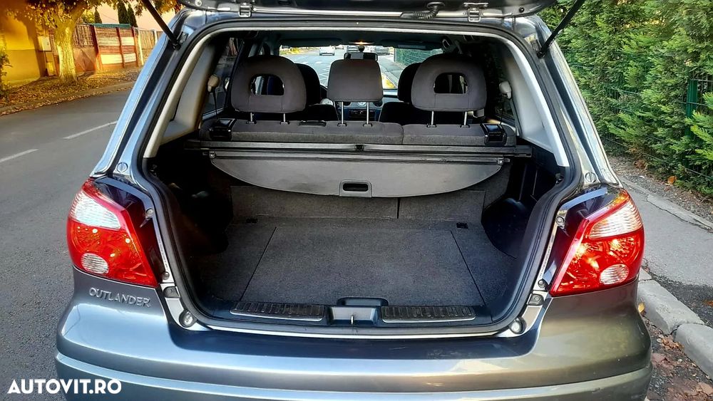 Mitsubishi Outlander - 10