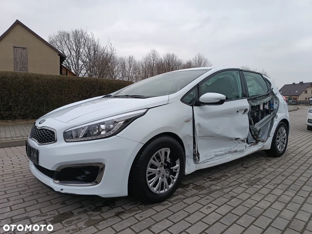 Kia Ceed 1.4 CVVT ISG Dream Team Edition - 4