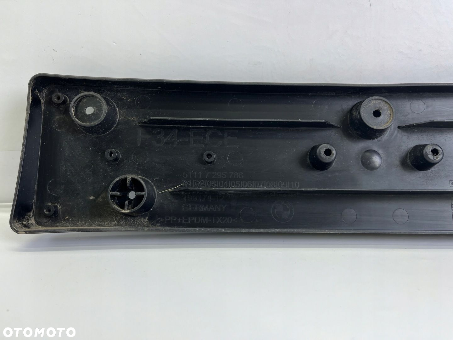 LISTWA PODKŁADKA POD TABLICĘ REJESTRACYJNĄ PRZÓD F34 GT OE 7295786 - 7