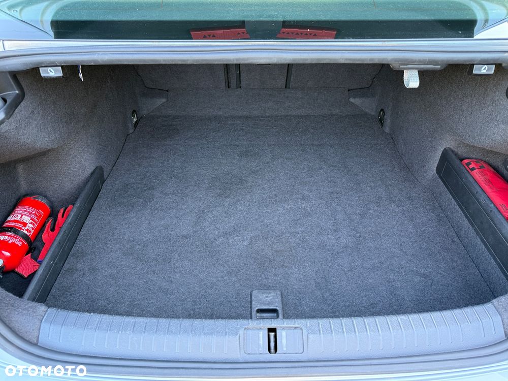 Volkswagen Passat - 8
