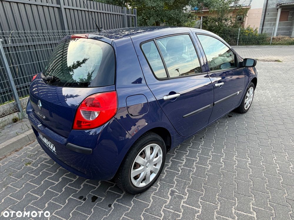 Renault Clio 2009 photo 3