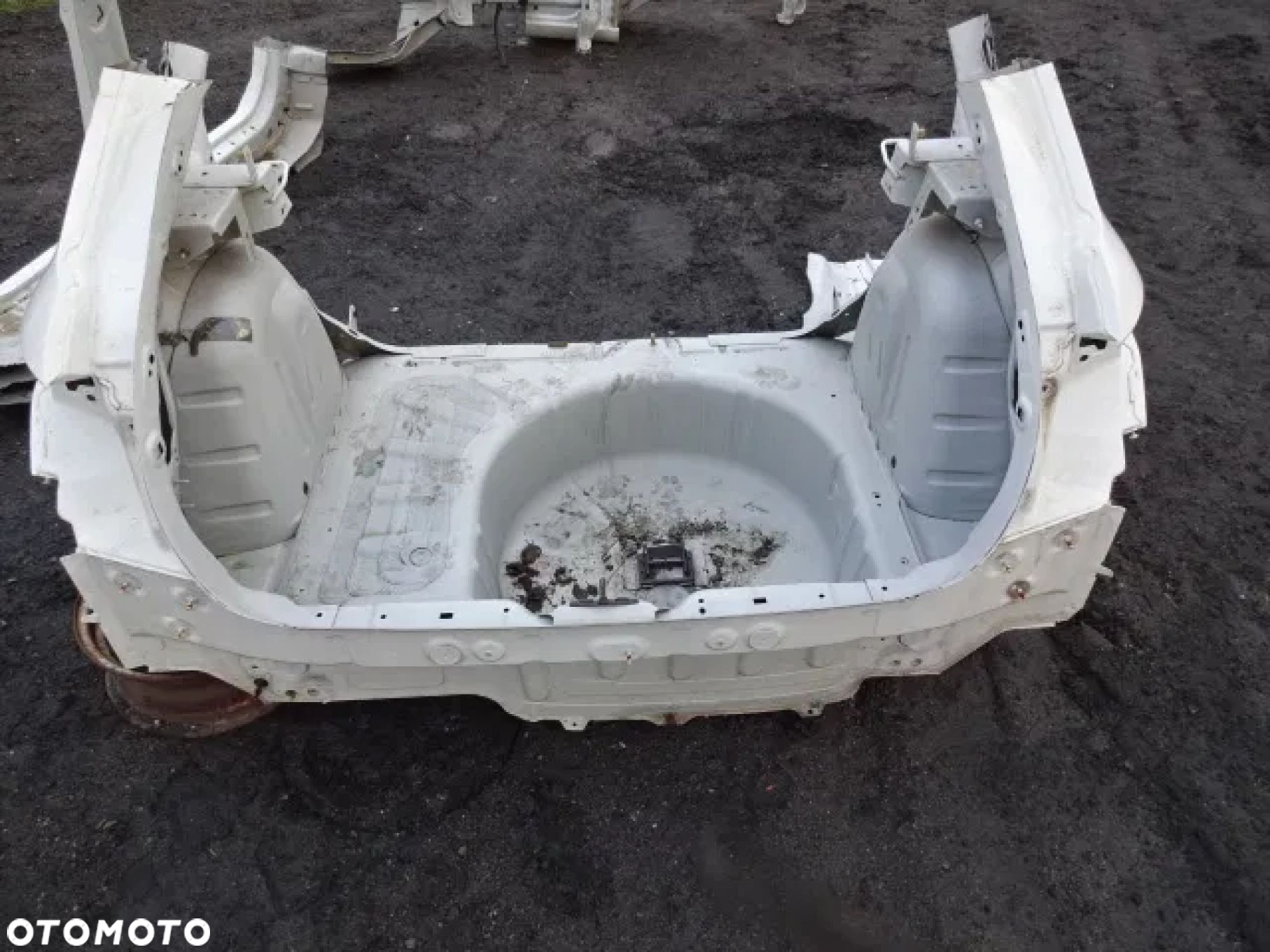 CITROEN C4 II B7 TYLNY BŁOTNIK PAS TYLNY DUPA ĆWAIRTKA - 5