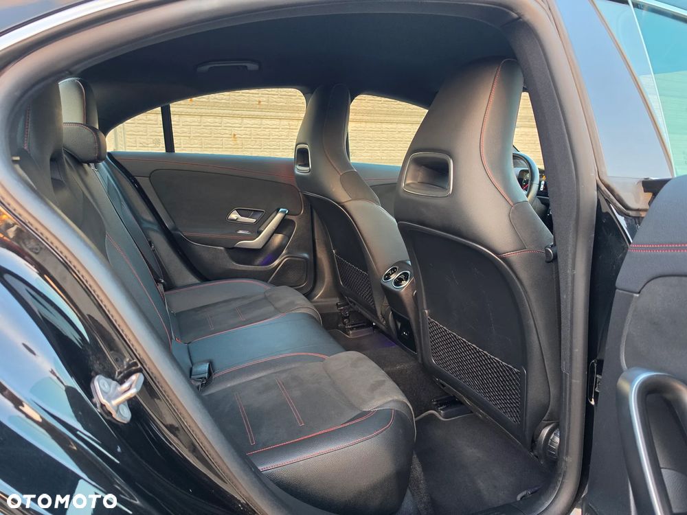Mercedes-Benz CLA 180 AMG Line - 19