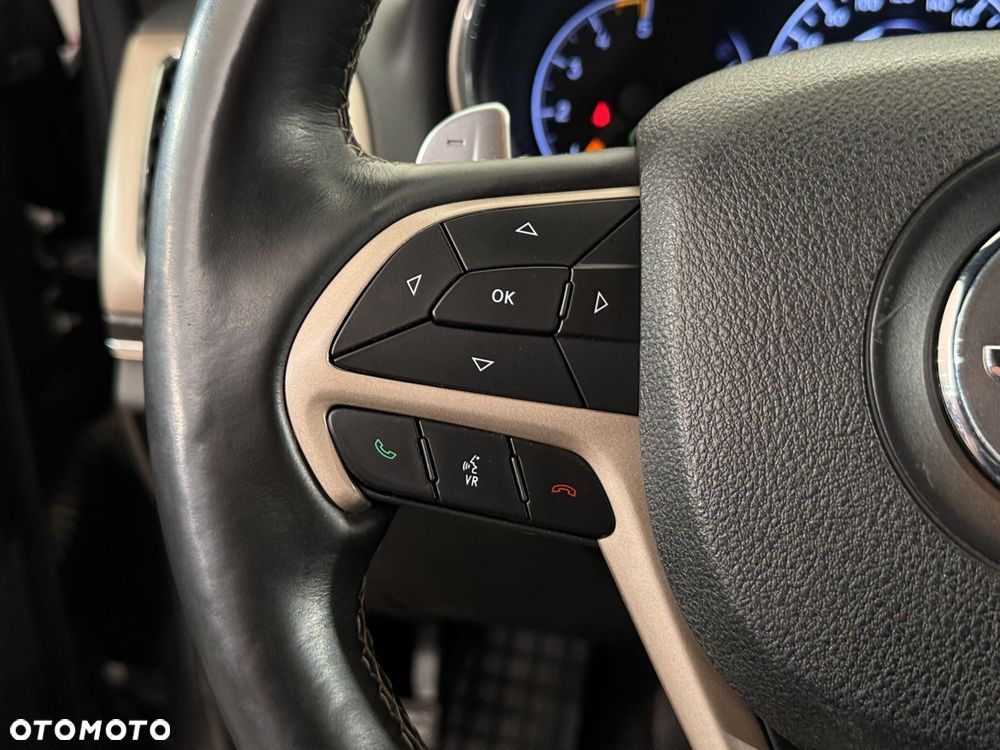 Jeep Grand Cherokee - 16