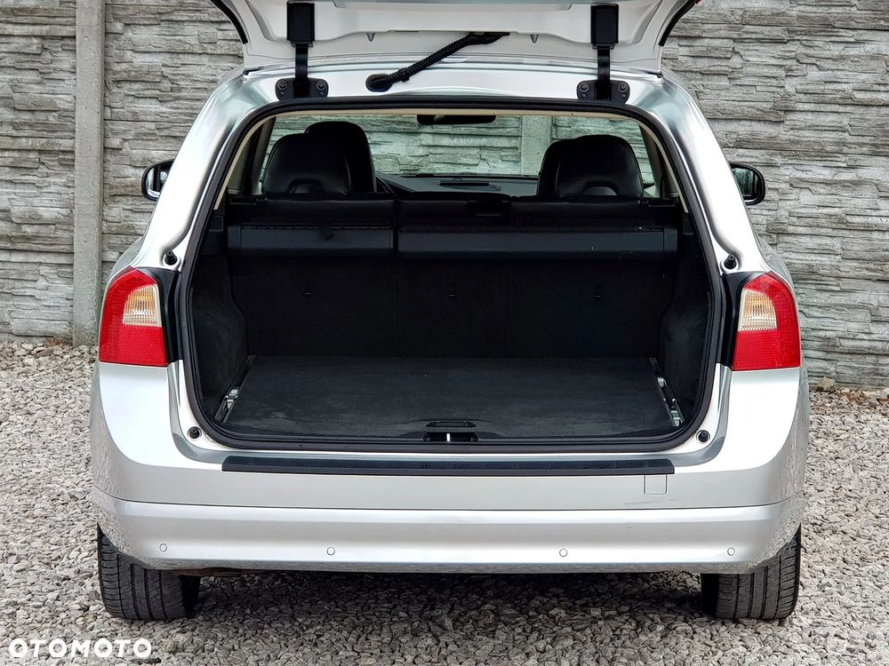 Volvo V70 D5 Momentum - 18