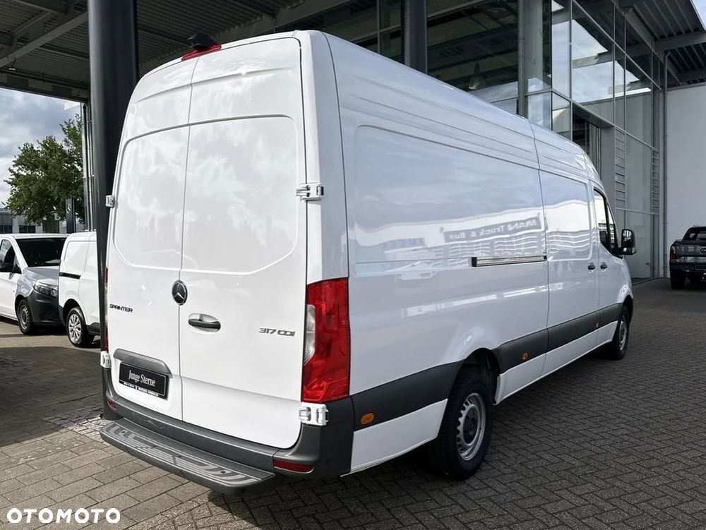 Mercedes-Benz Sprinter - 2