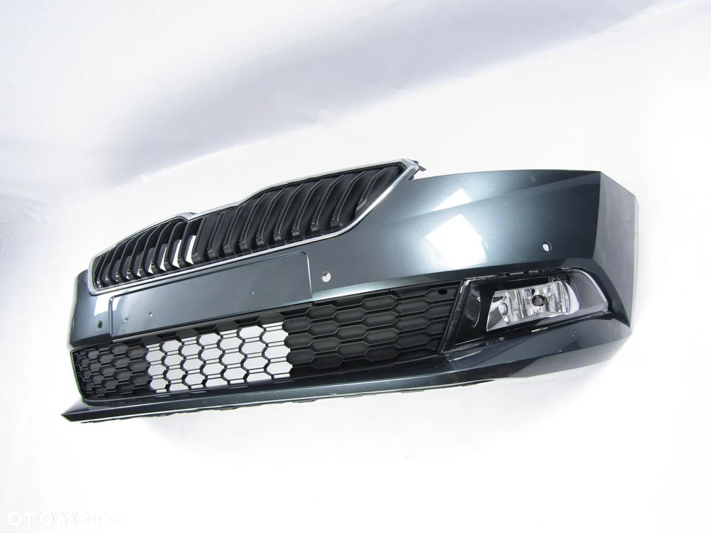 Zderzak przedni Skoda Fabia 6V 18 - 21 Pdc-4 Lakier LF7Y - 9