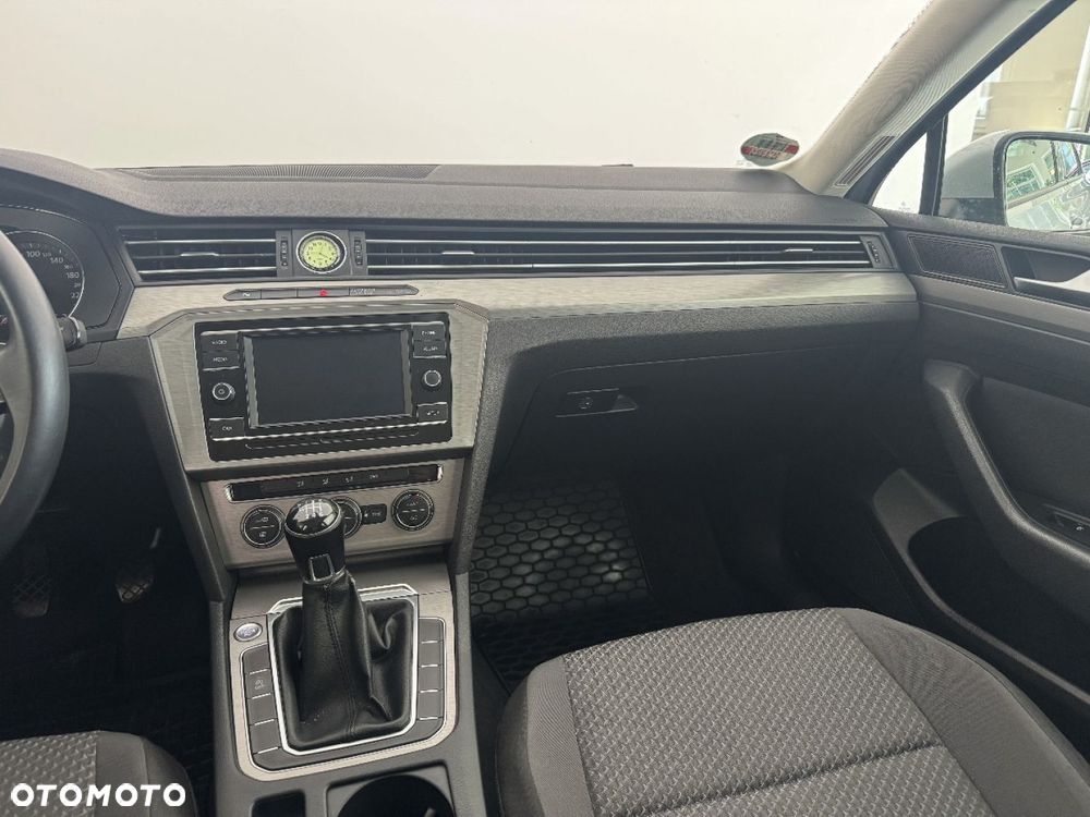 Volkswagen Passat 1.6 TDI BMT Comfortline - 8