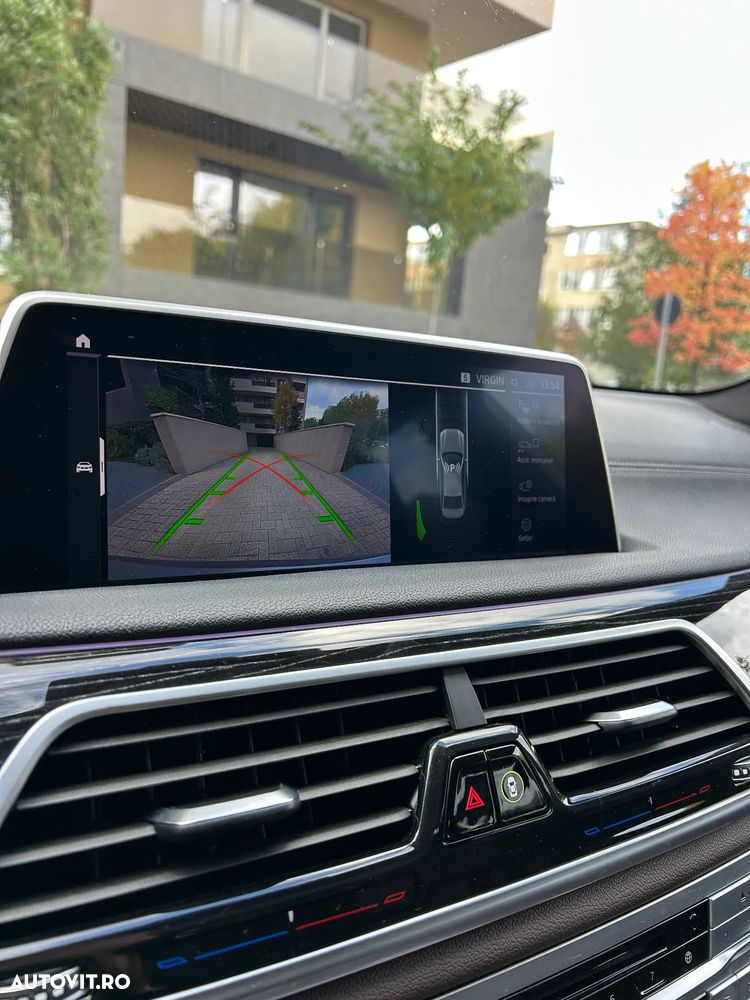 BMW Seria 7 745e - 13