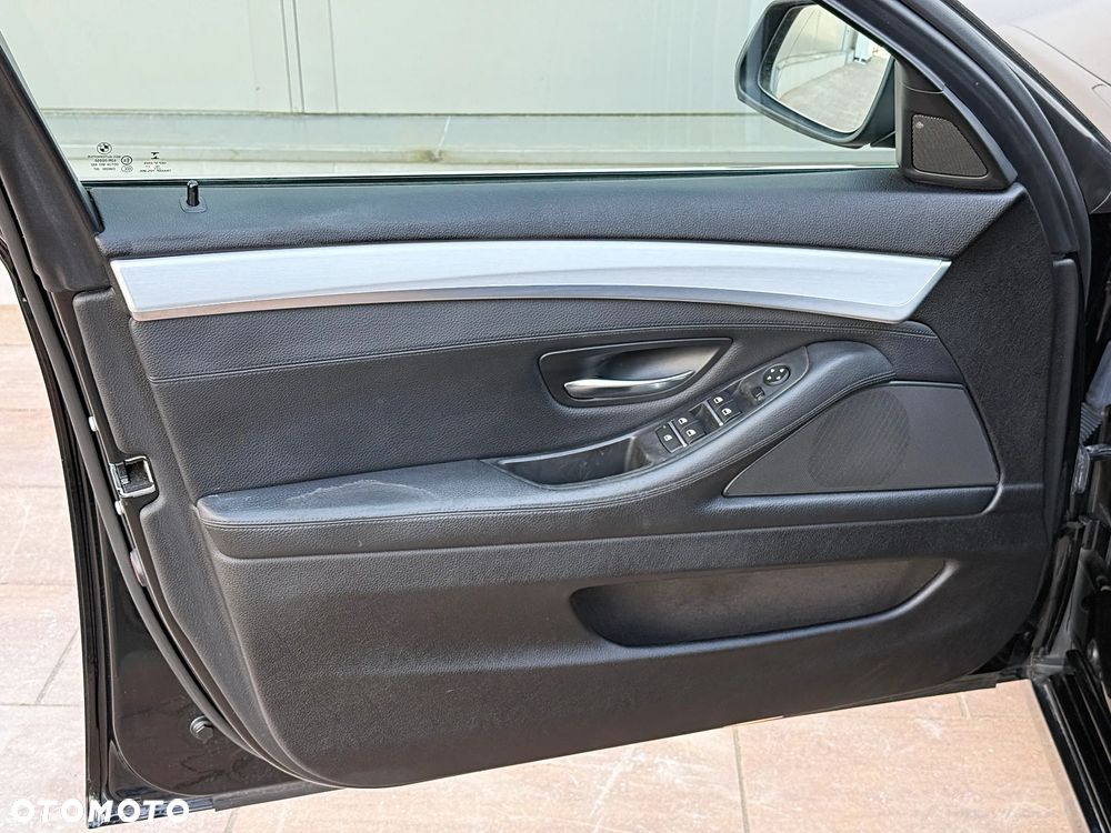 BMW Seria 5 520d xDrive - 10