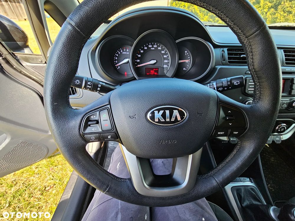 Kia Rio 1.2 Dream Team Edition - 17