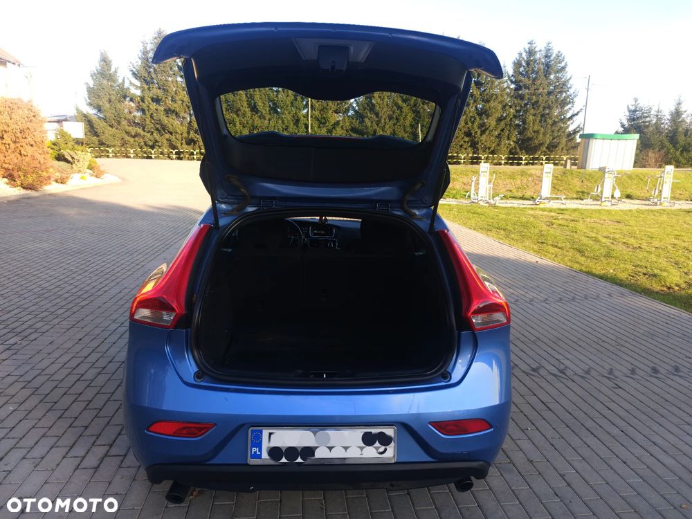 Volvo V40 T2 Momentum - 10