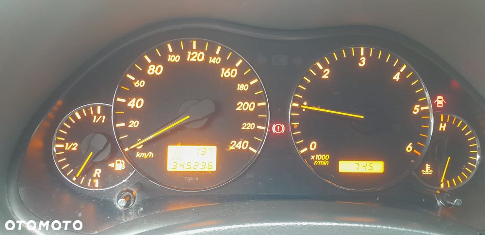 Toyota Avensis 2.0 D-4D High - 12