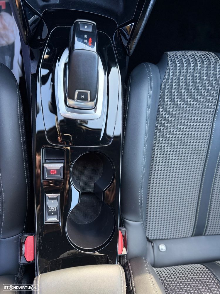 Peugeot 2008 PureTech 130 EAT8 GT Pack - 21