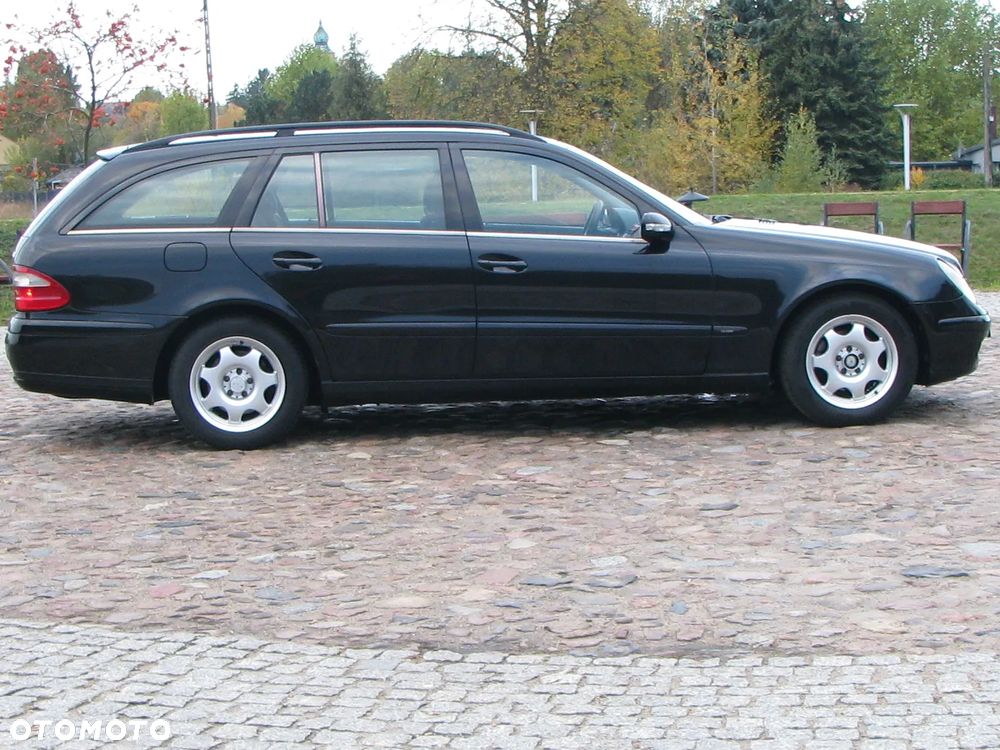 Mercedes-Benz E-Class 2004 photo 4