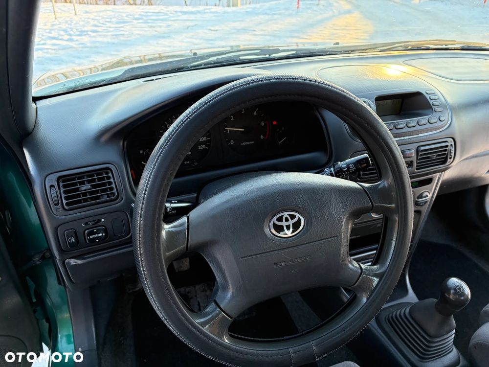 Toyota Corolla 2.0 D-4D Base - 15