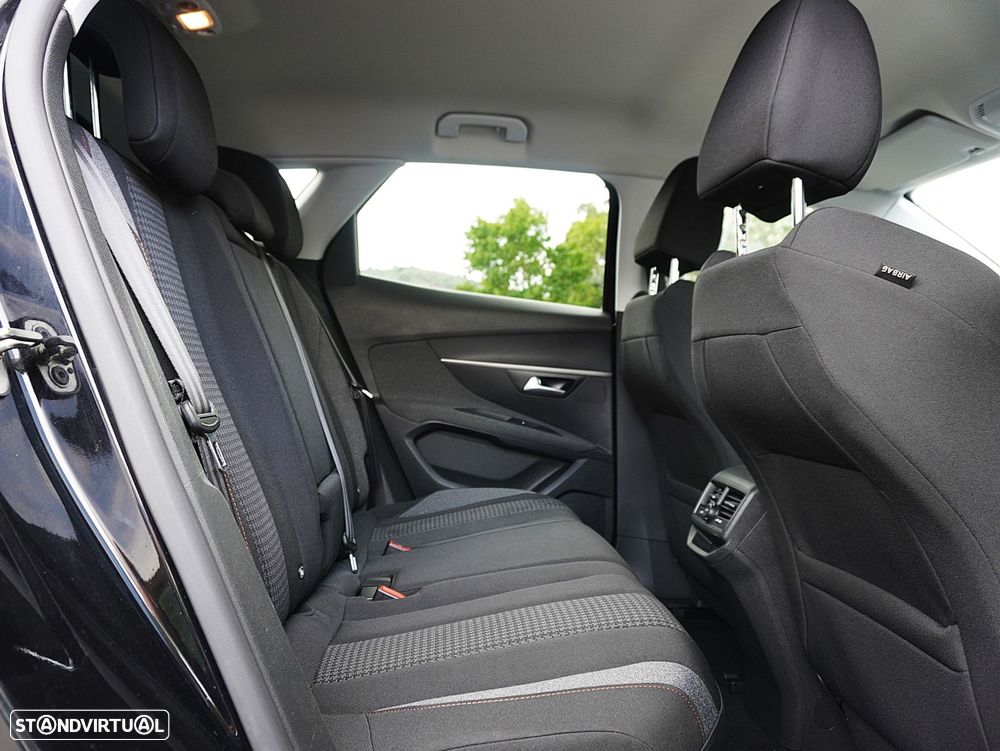 Peugeot 3008 PureTech 130 Stop & Start GPF EAT8 Active — fotografia 13