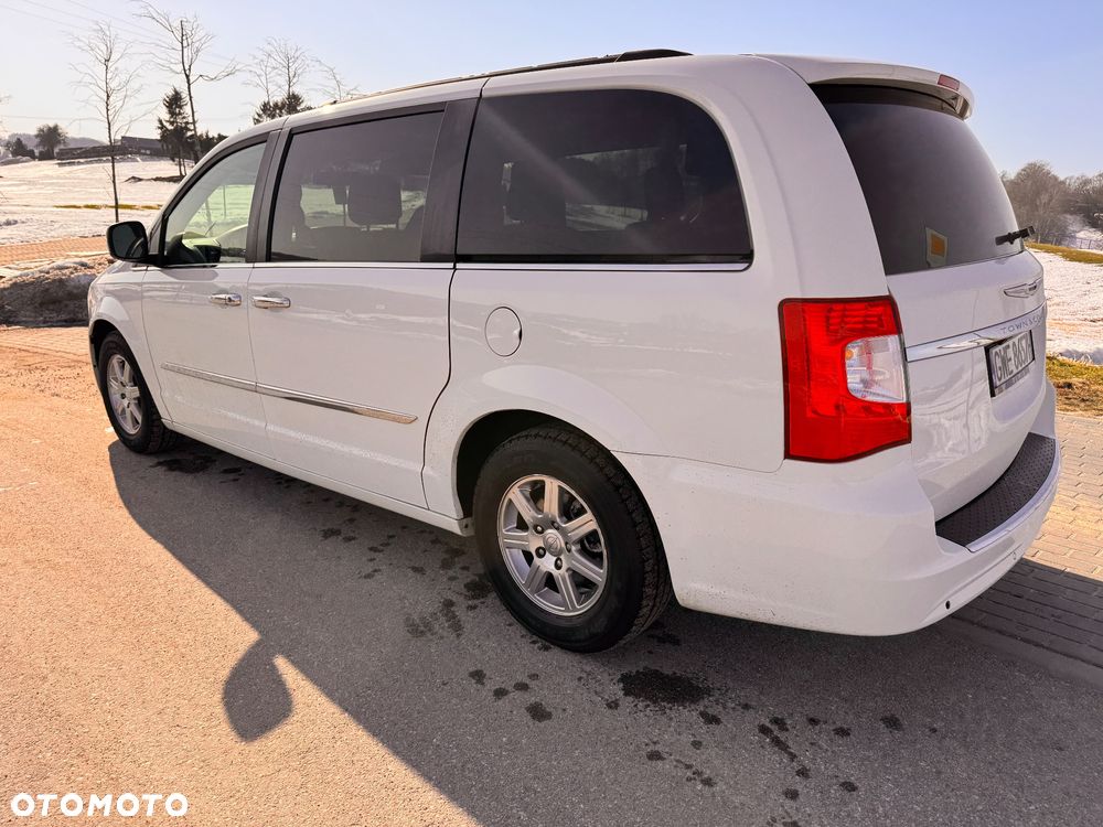Chrysler Town & Country - 14