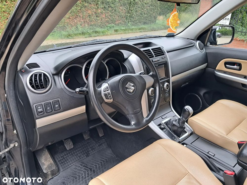 Suzuki Grand Vitara 2.0 Comfort + - 10