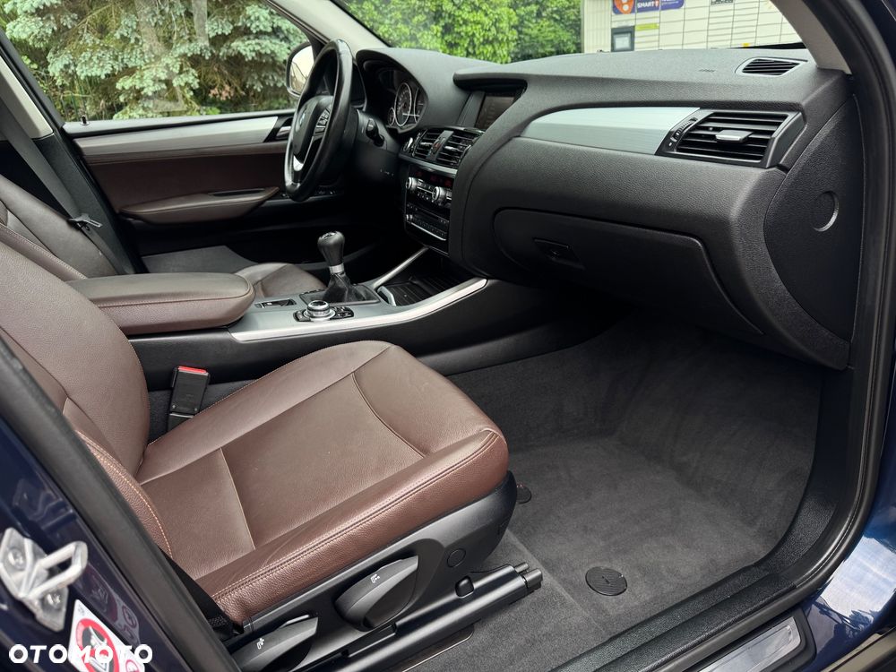 BMW X3 xDrive20d Advantage - 32