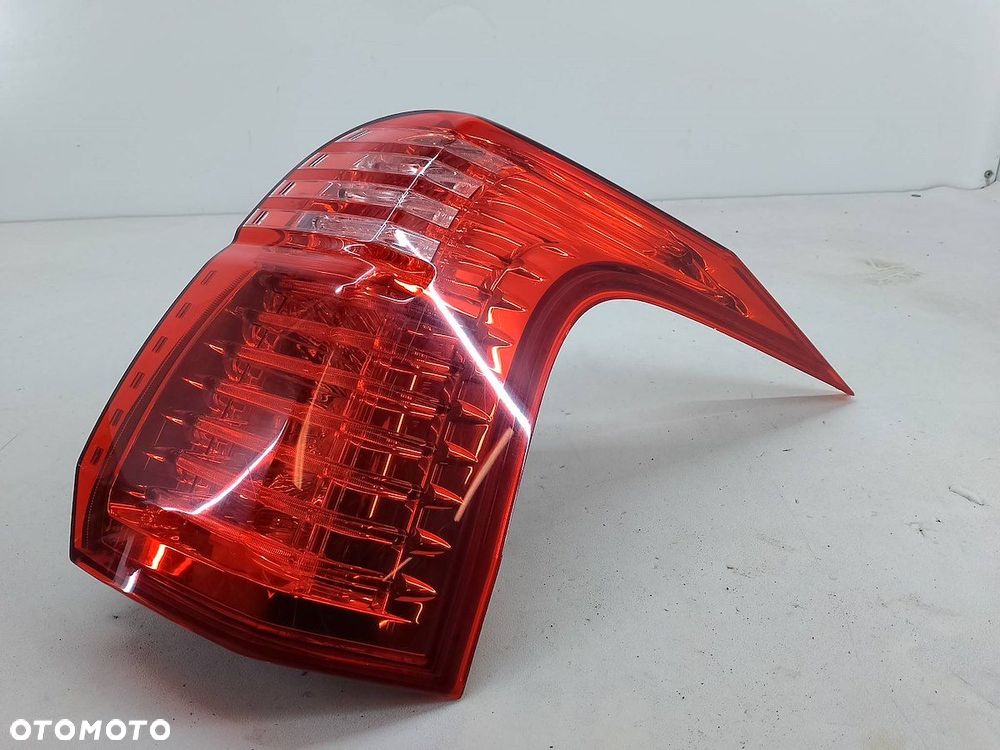 LAMPA TYLNA PRAWA PEUGEOT 5008 9672666680 - 3
