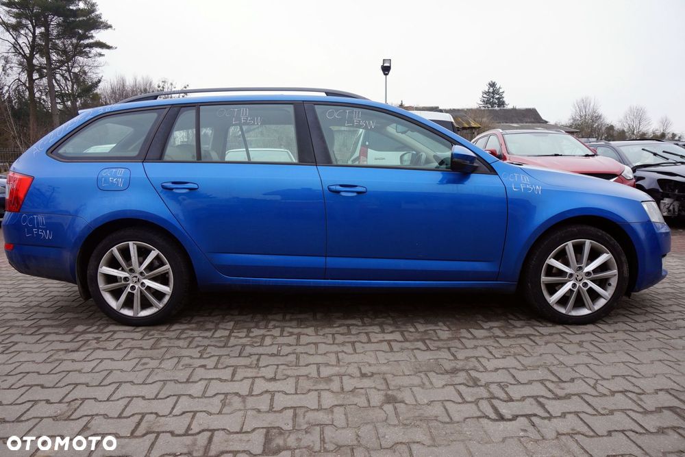 SKODA OCTAVIA III 5E5 KOMBI 2014 LF5W 1.6 TDI CLHA 105KM MWW NIEBIESKI na części - 6