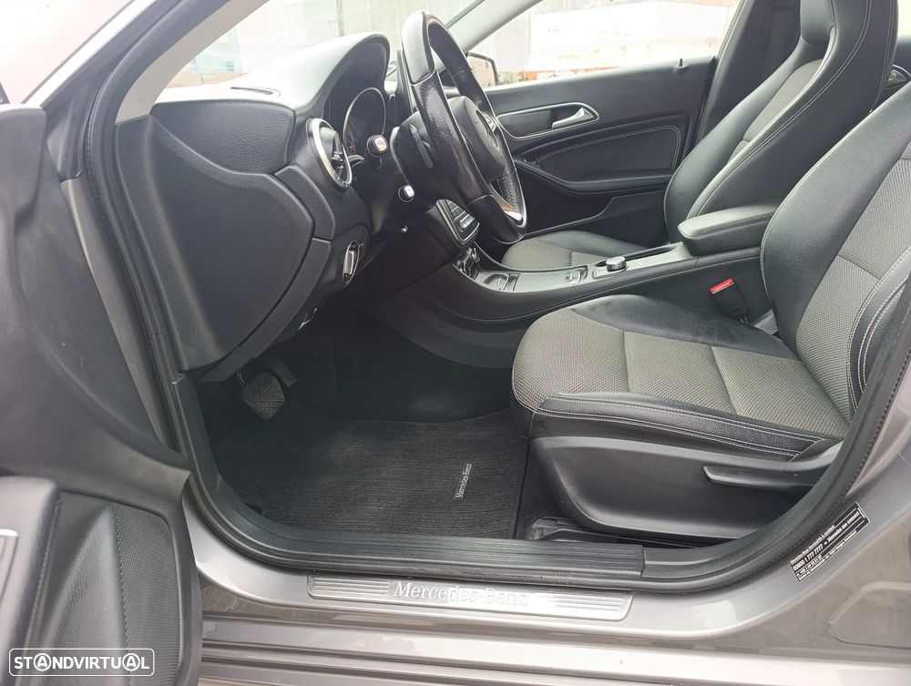 Mercedes-Benz CLA 180 d 7G-DCT Urban - 19