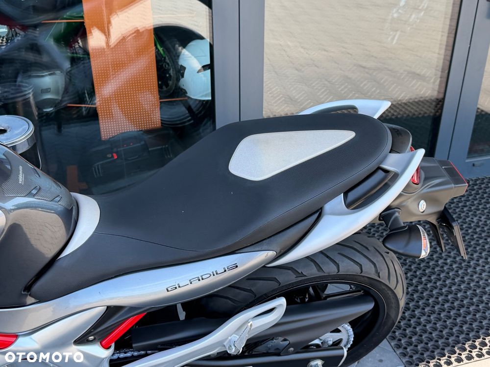 Suzuki Gladius - 35