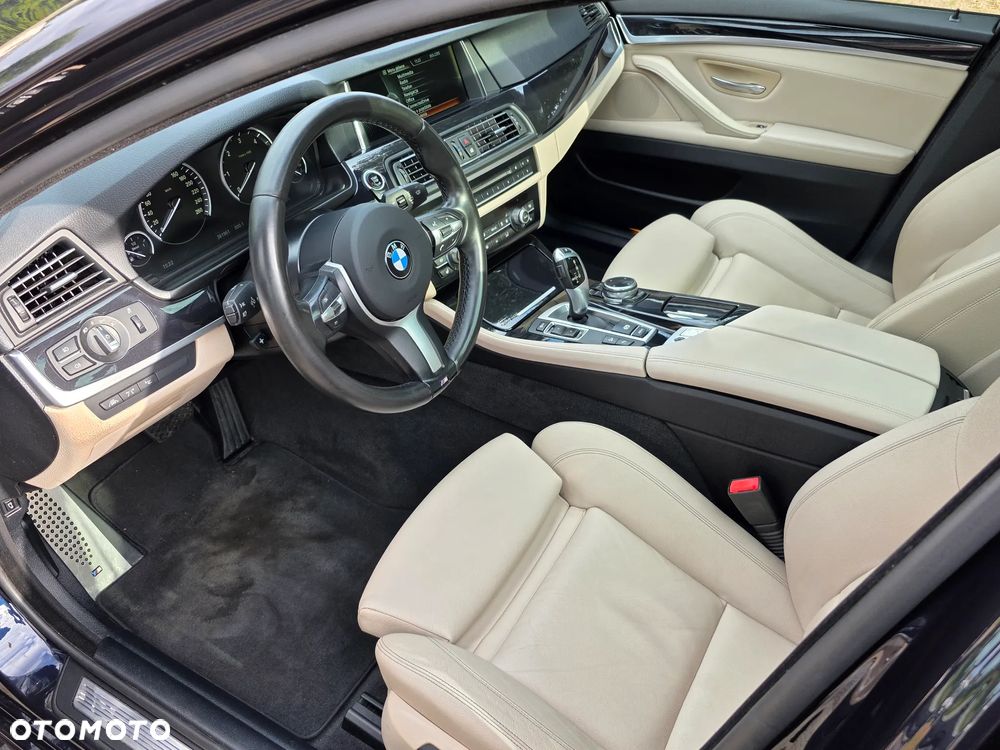 BMW Seria 5 530d xDrive Touring - 10