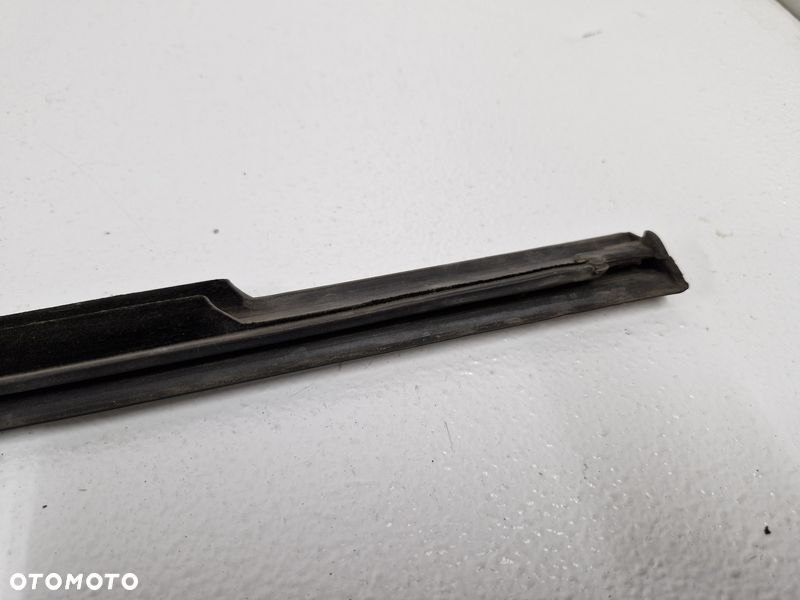 fiat 500 07- listwa zgarniająca drzwi prawa chrom - 7