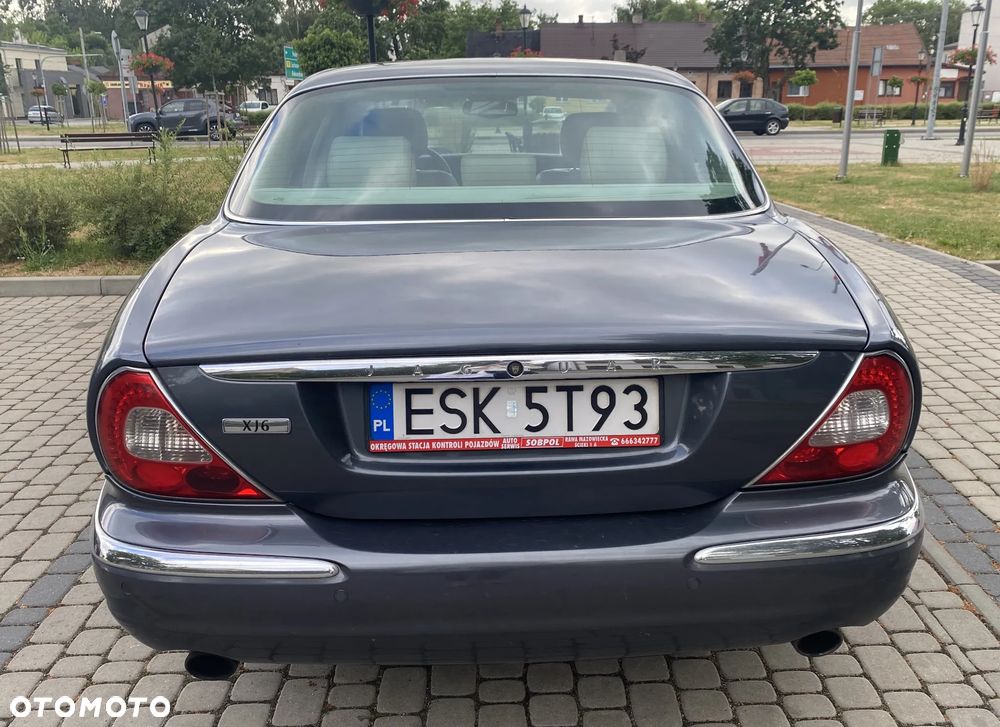 Jaguar XJ - 4