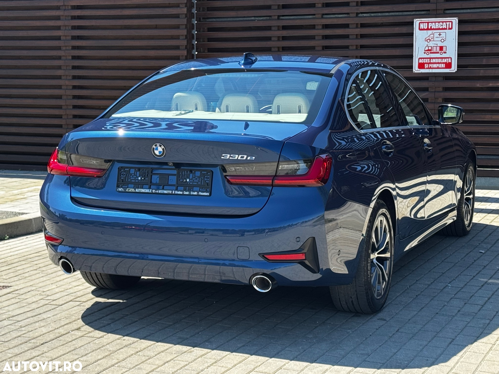 BMW Seria 3 330e Aut. Luxury Line - 12