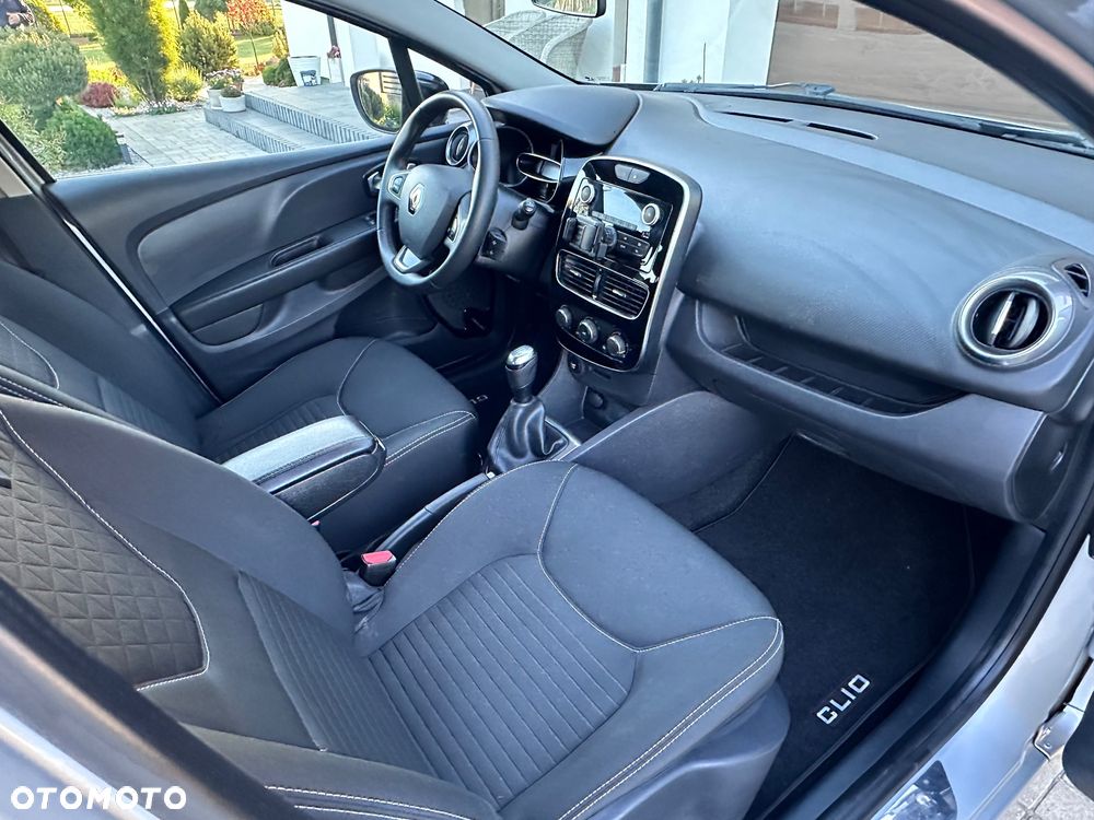 Renault Clio 1.2 16V 75 LIMITED - 13