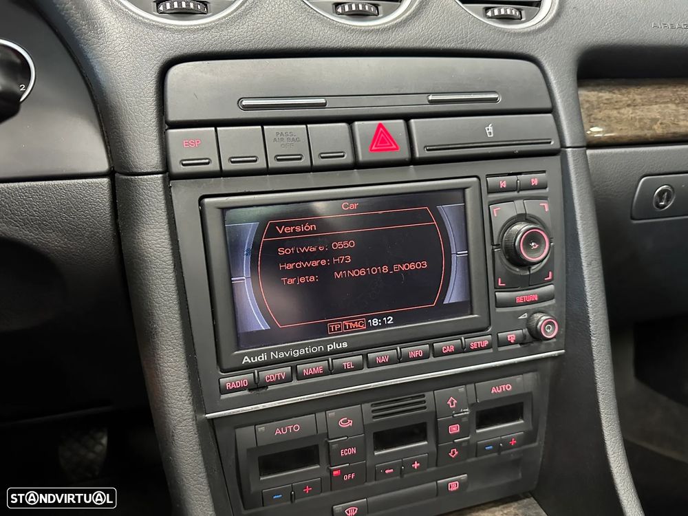 Audi A4 Cabrio 2.0 TDi Exclusive - 36