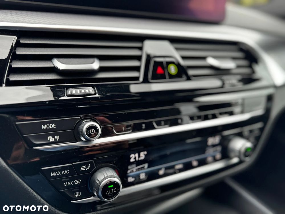 BMW Seria 5 M550i xDrive sport - 20