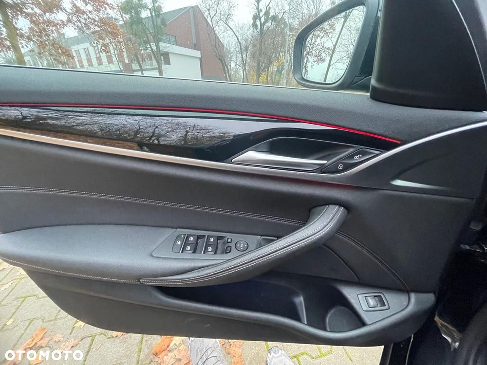 BMW Seria 5 520d Sport - 31