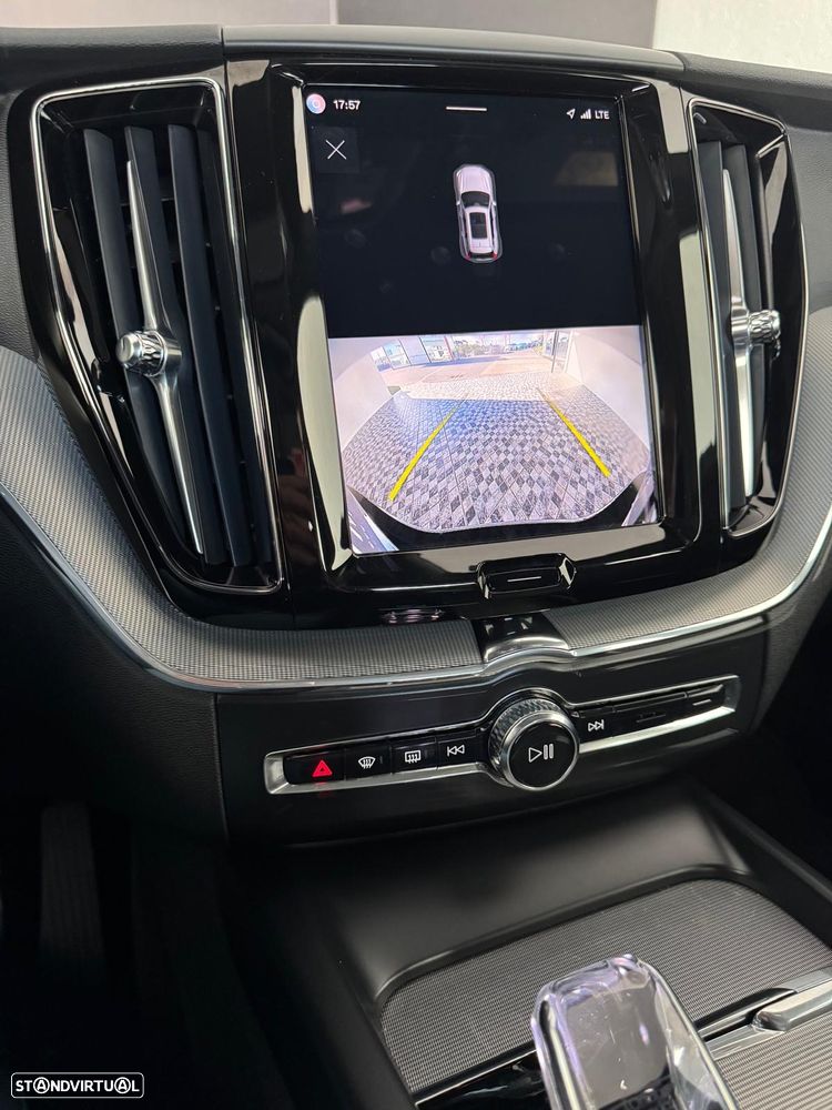 Volvo XC 60 2.0 T6 PHEV Black Edition AWD - 26